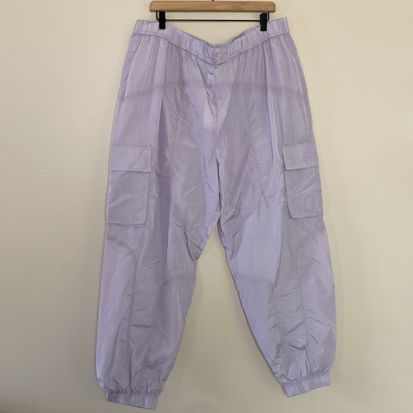 New Fabletics Parachute Pants Lightweight Cargo Jogger Lilac Lily Shine Size 1X - Picture 4 of 13